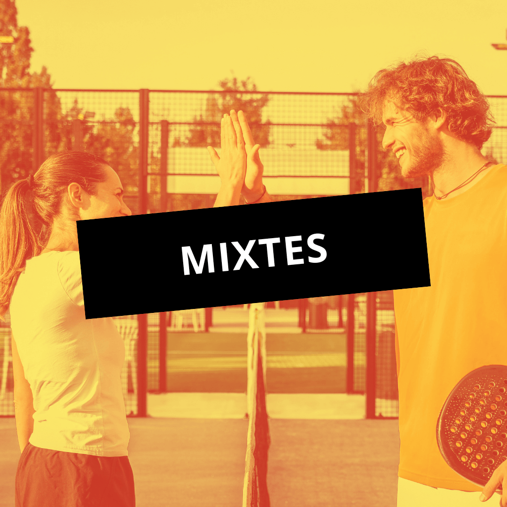 Un match de padel mixte avec joueurs et joueuses réunis sur le court à Angers